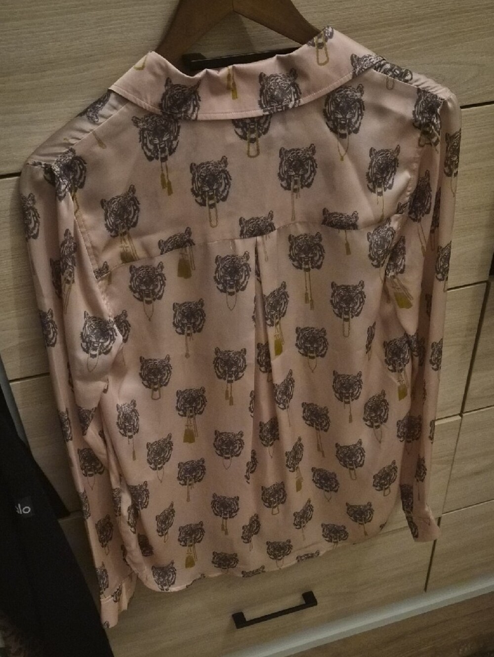 L'AGENCE Pink Tiger-Print Button-Down Blouse - Picture 3 of 6